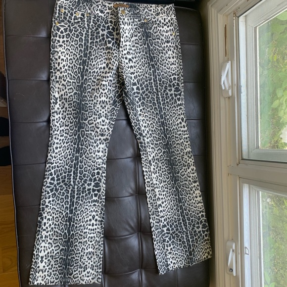JEANS - Picture 1 of 4